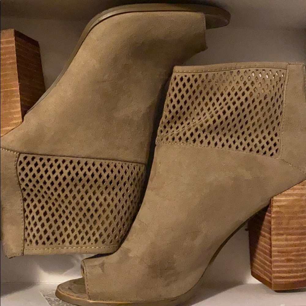 CUTE. barely worn